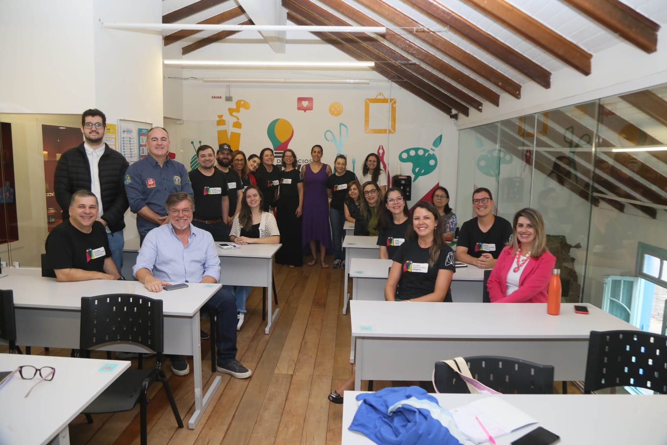 Foto do Ecossistema Curitiba DTI, membros presentes na reunião